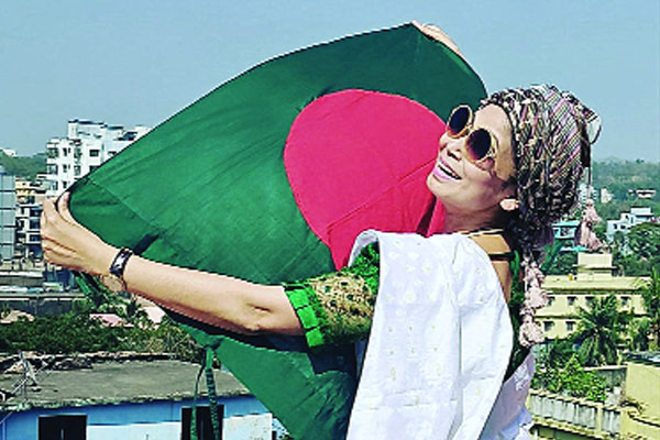 ১৬০ দেশ ভ্রমণের রেকর্ড গড়লেন নাজমুন নাহার