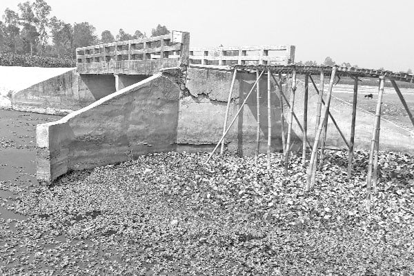 সংস্কার হয়নি বন্যায় ক্ষতিগ্রস্ত সেতু-সড়ক