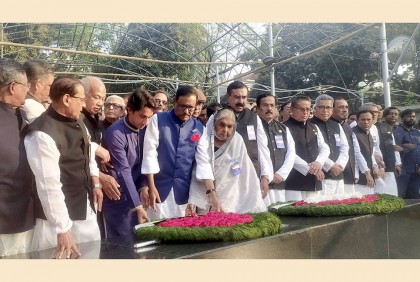 ৭ মার্চ উপলক্ষে বঙ্গবন্ধুর প্রতিকৃতিতে আওয়ামী লীগের শ্রদ্ধা

