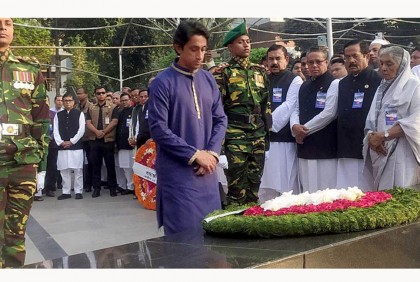 ঐতিহাসিক ৭ মার্চ : ধানমন্ডিতে বঙ্গবন্ধুর প্রতিকৃতিতে প্রধানমন্ত্রীর পক্ষে শ্রদ্ধা

