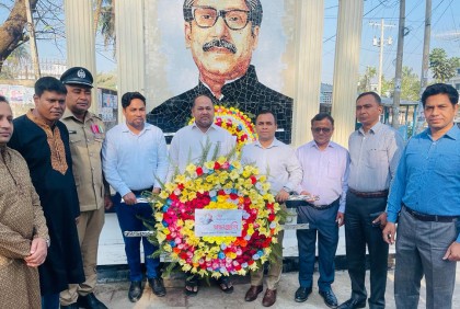 টেকনাফে ৭ মার্চ উপলক্ষে বঙ্গবন্ধুর প্রতিকৃতিতে শ্রদ্ধা 