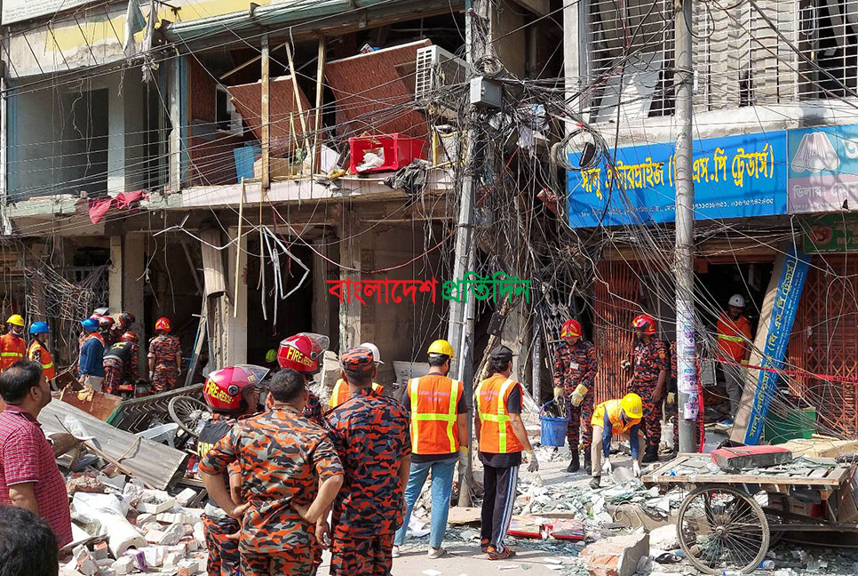 গুলিস্তানে বিস্ফোরণের ঘটনায় দ্বিতীয় দিনের উদ্ধার কাজ শুরু

