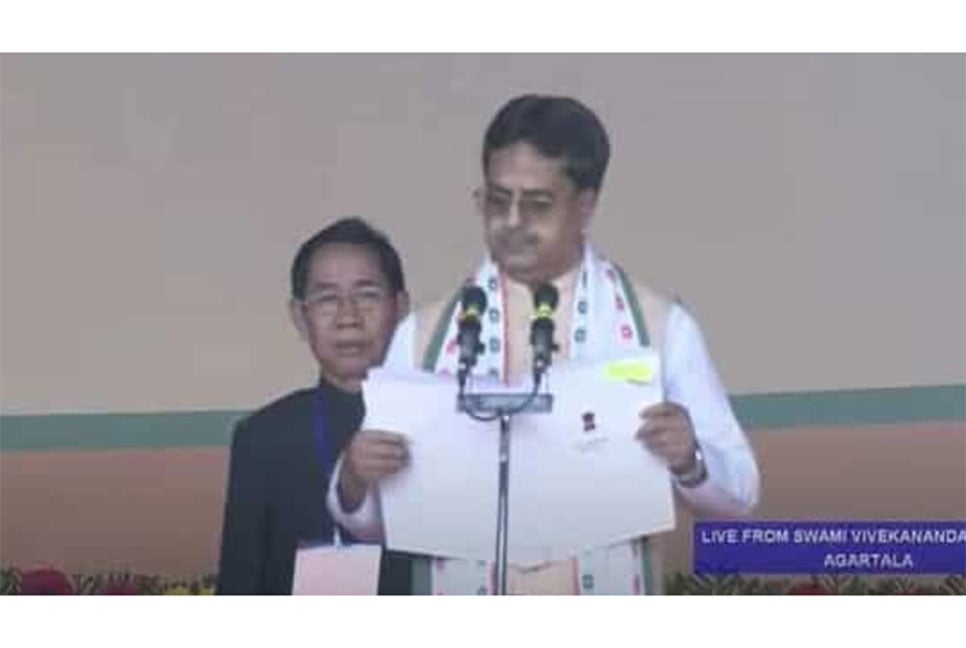 ত্রিপুরার নতুন মুখ্যমন্ত্রী হিসেবে শপথ নিলেন মানিক সাহা 
