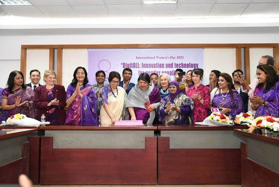 নারী সাংবাদিকরা বিভিন্ন চ্যালেঞ্জ মোকাবিলা করে কাজ করে যাচ্ছেন: স্পিকার