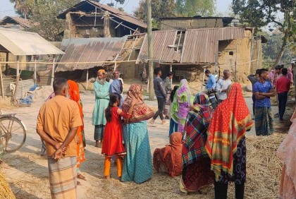 জয়পুরহাটে নিজ বাড়িতে গৃহবধূকে গলাকেটে হত্যা

