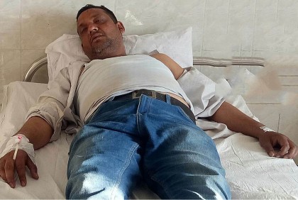 চাঁপাইনবাবগঞ্জে ককটেল ফাটিয়ে শ্রমিকদের মজুরির টাকা ছিনতাই

