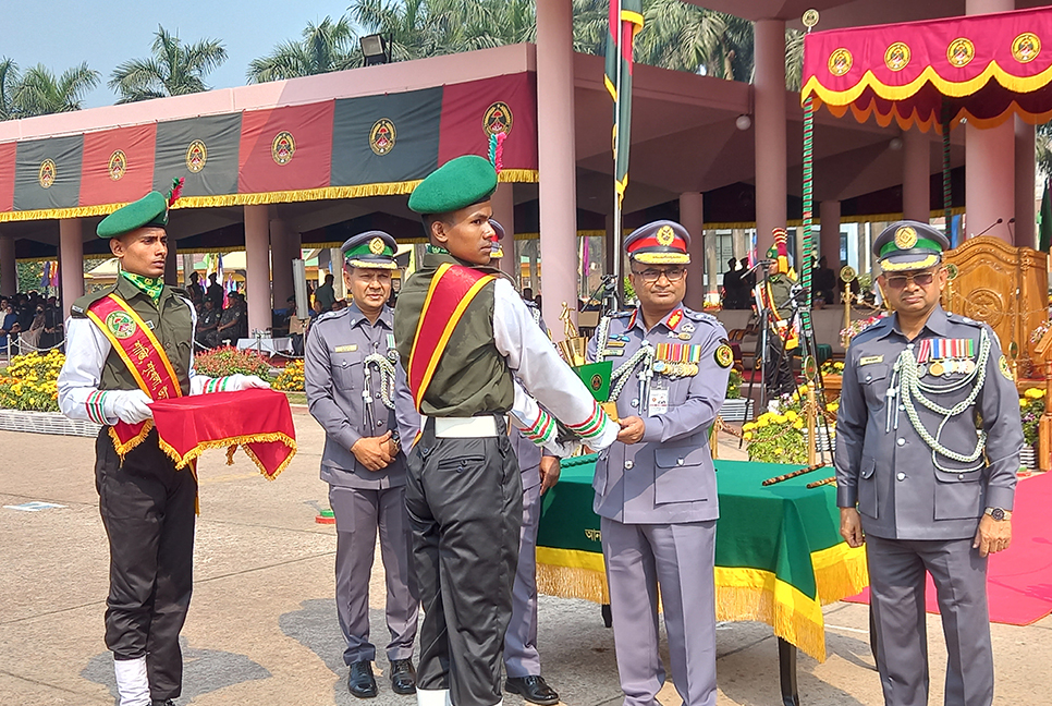 সাধারণ আনসার মৌলিক প্রশিক্ষণ সমাপনী কুচকাওয়াজ অনুষ্ঠিত