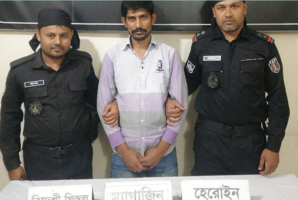 রাজশাহীতে বিদেশি পিস্তলসহ শীর্ষ সন্ত্রাসী আটক