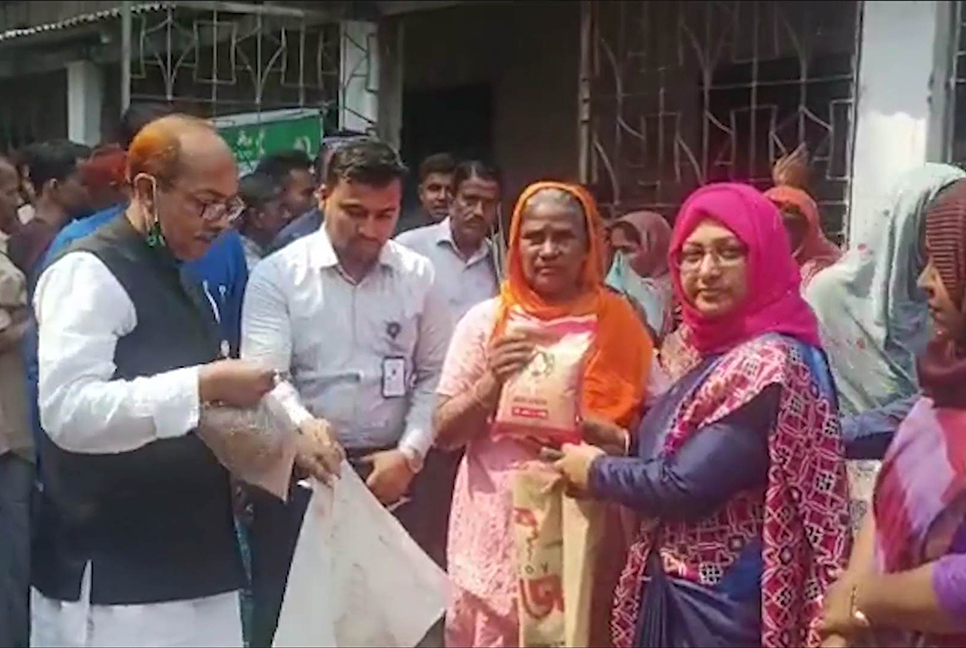 নেত্রকোনায় টিসিবির পণ্য বিক্রি শুরু