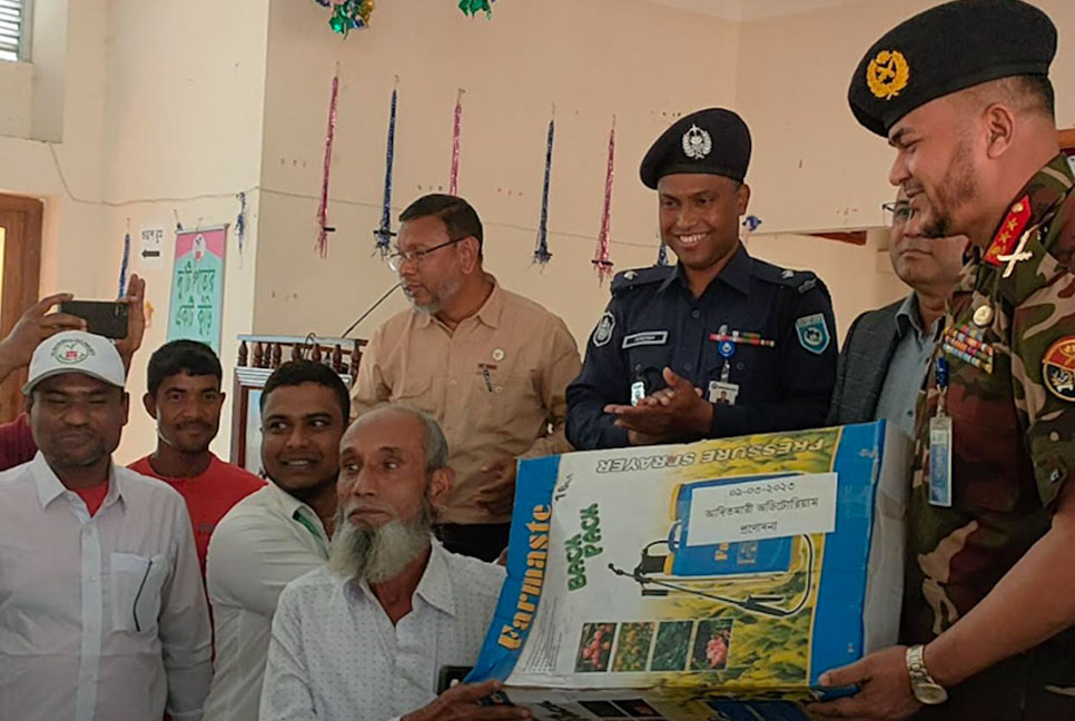 লালমনিরহাটে চা চাষিরা পেলেন প্রণোদনা 