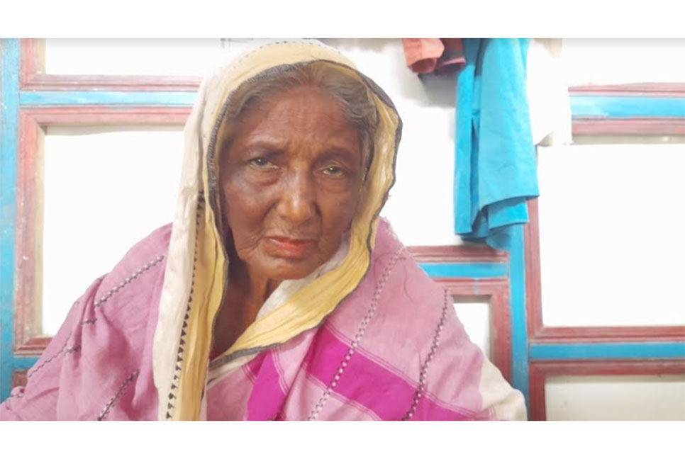 বাউফলে বয়স্ক ভাতার কথা বলে
বৃদ্ধার জমি লিখে নেওয়ার অভিযোগ