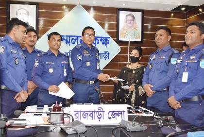 রাজবাড়ীতে চুরি যাওয়া ও হারানো ৩১ ফোন উদ্ধার