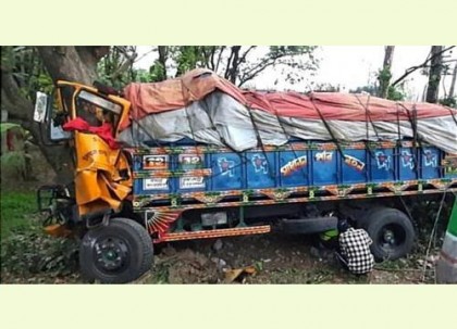 ফরিদপুরে সড়ক দুর্ঘটনায় প্রাণ গেল ট্রাকচালকের
