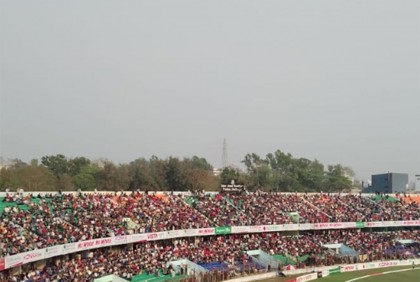 দর্শকের দেখা মিলল সাগরিকা স্টেডিয়ামে