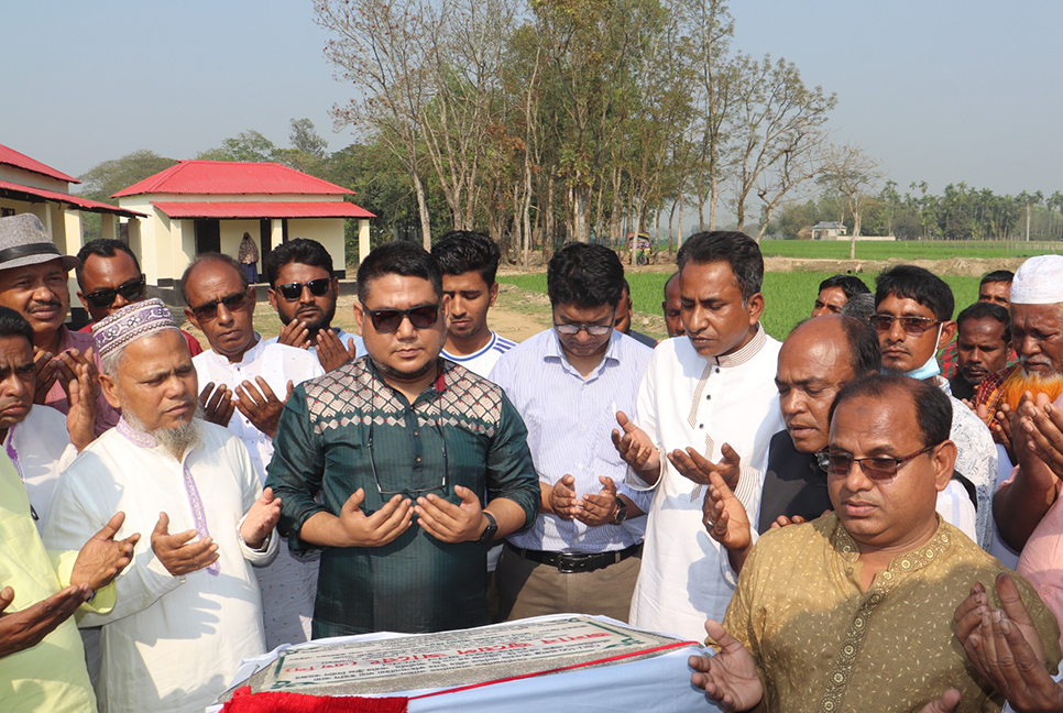 হালুয়াঘাটে উন্নয়নমূলক কাজের উদ্বোধন ও ভিত্তিপ্রস্তর স্থাপন 