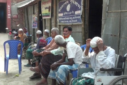 নীলফামারীর ‘নিরাপদ বৃদ্ধাশ্রমে’ যেমন আছেন পরিবার বিচ্ছিন্ন ২২ নিবাসী
