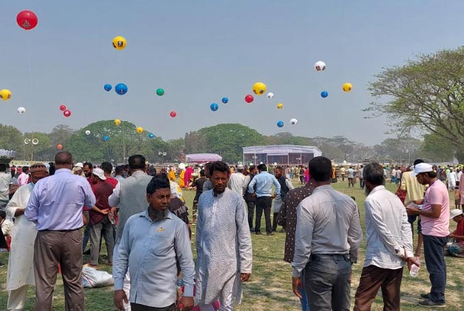 প্রধানমন্ত্রীর জনসমাবেশে মানুষের ঢল  