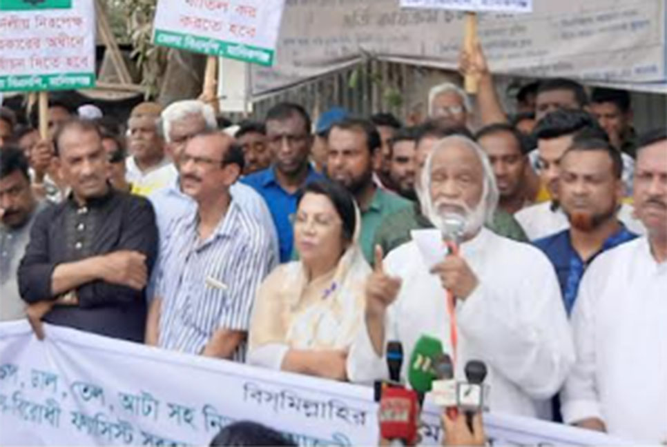 গণতন্ত্র উদ্ধারে রাস্তায় নেমেছি: মঈন খান