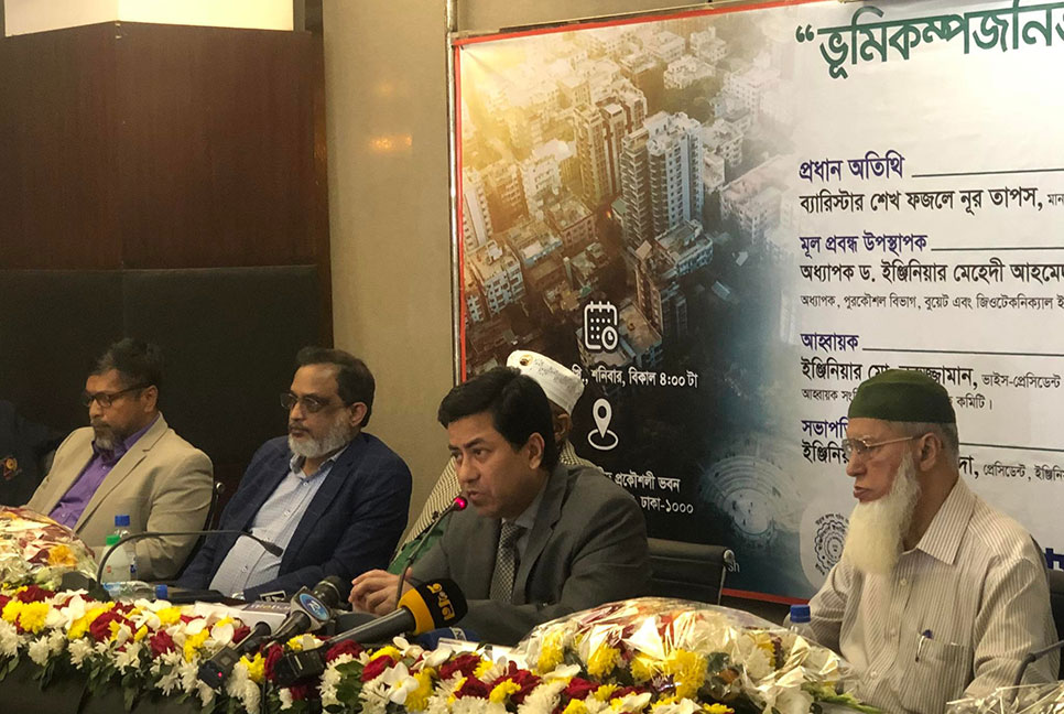 দুর্যোগ মোকাবেলায় পেশাজীবীদের দায়বদ্ধতা অনেক: মেয়র তাপস 
