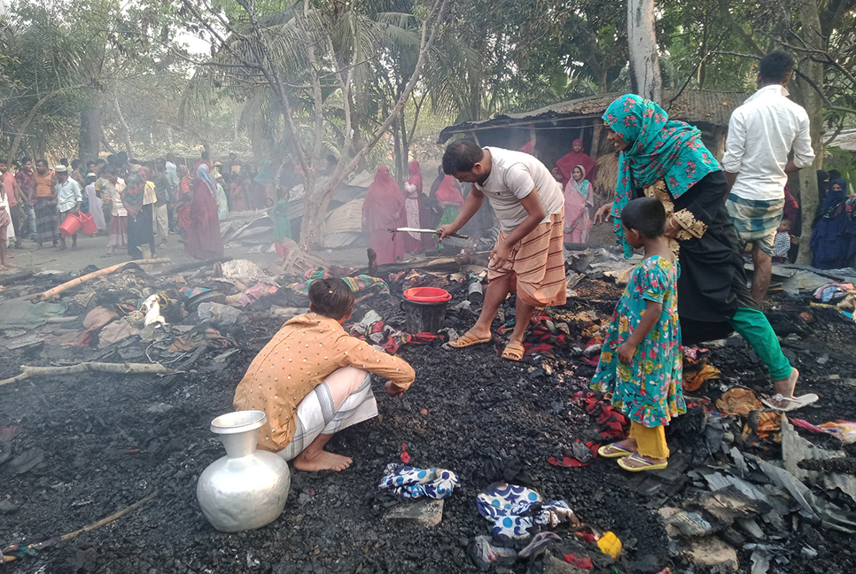 চরফ্যাশনে আগুনে ৩ ঘর পুড়ে ছাই