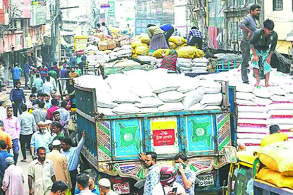 খাতুনগঞ্জে ভোগ্যপণ্যের দাম এখন নিম্নমুখী