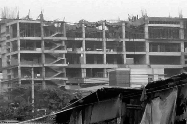 নির্মাণাধীন ভবনের ছাদ ধসে আহত ১৫
