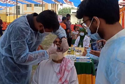 দাউদকান্দিতে বিনামূল্যে দাঁতের চিকিৎসা ও ওষুধ প্রদান