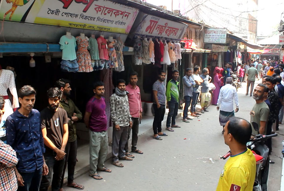 পিরোজপুরে ব্যবসা প্রতিষ্ঠানে হামলা, বিচারের দাবিতে উত্তাল শহর