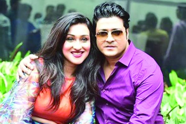 ফেরদৌসের বাসায় ঋতুপর্ণা