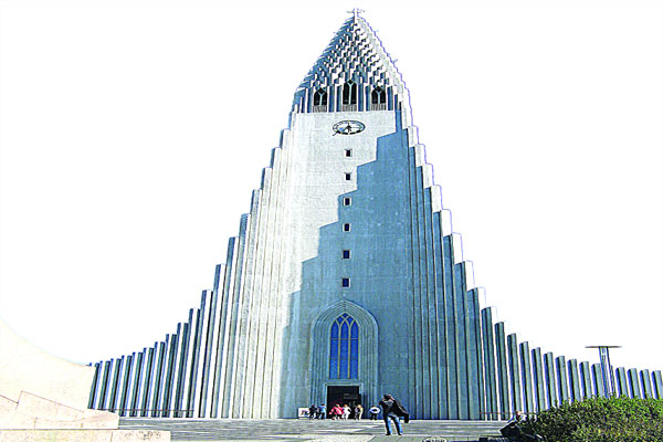 বিচিত্র নকশার ভবন