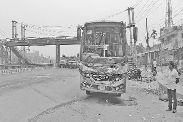 ছয় জেলায় সড়কে আট প্রাণহানি