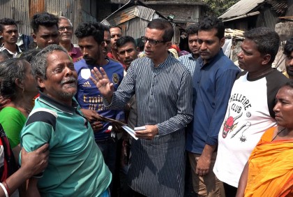 বরিশালে আগুনে ক্ষতিগ্রস্ত ৮ পরিবারকে সহায়তার প্রতিশ্রুতি
