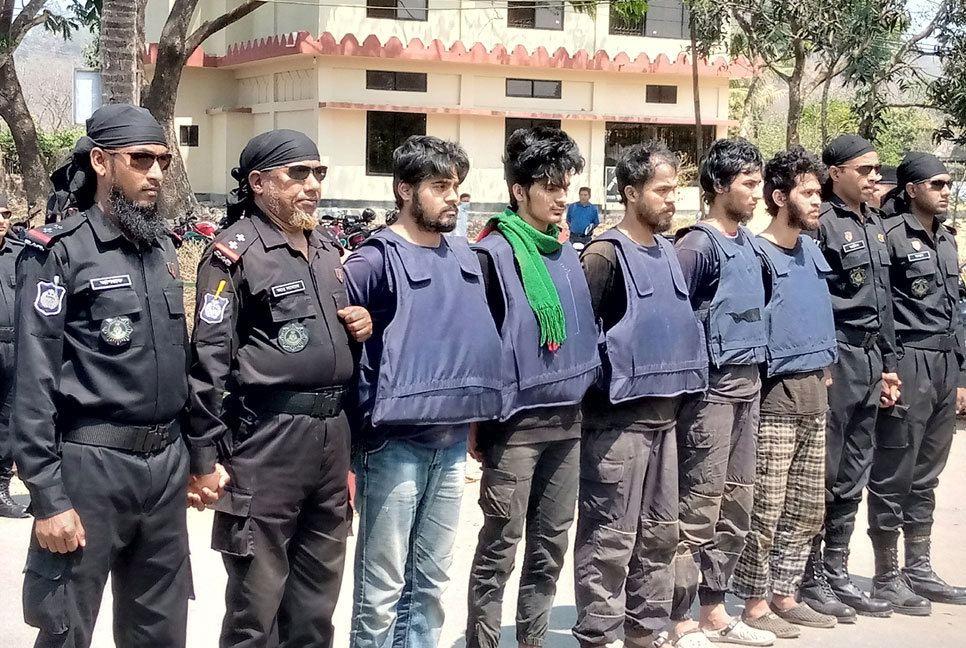 বান্দরবানে জামাতুল আনসারের প্রশিক্ষণ পরিচালকসহ ৯ জঙ্গি গ্রেফতার