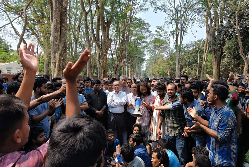 রাবি ও স্থানীয় সংঘর্ষ: তৃতীয় দিনে শান্ত ক্যাম্পাস