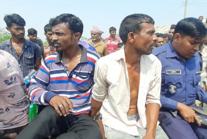 সুন্দরবন লোকালয় থেকে হরিণের ১৯ কেজি মাংস উদ্ধার, দুই ক্রেতা আটক