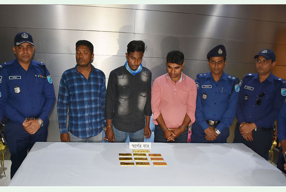 জুতায় মিললো কয়েক কোটি টাকার স্বর্ণ