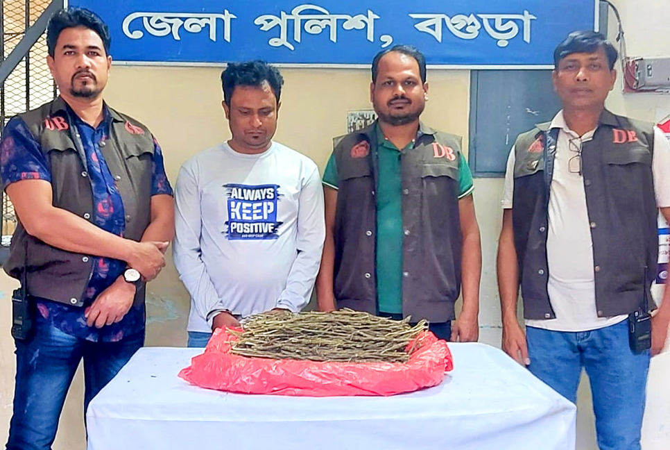 বগুড়ায় গাঁজাসহ যুবক গ্রেফতার  