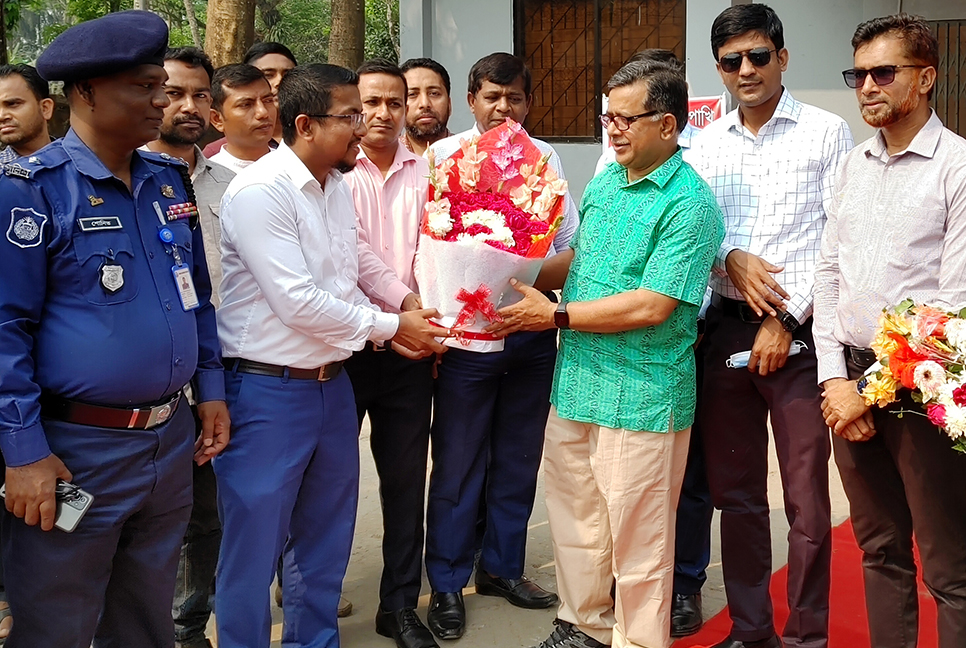 সরকার বড় বড় মেগা প্রকল্প বাস্তবায়নে এগিয়ে চলছে : পর্যটন প্রতিমন্ত্রী