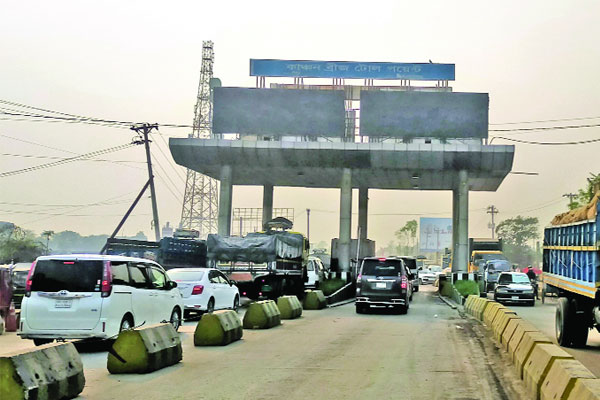 মহাসড়কে গলার কাঁটা ম্যানুয়াল টোল