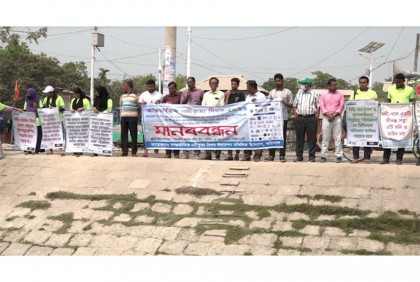 বরিশালে আন্তর্জাতিক নদীকৃত্য দিবস উপলক্ষে মানববন্ধন