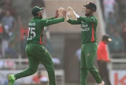 বাংলাওয়াশের লক্ষ্যে টস হেরে ব্যাটিংয়ে বাংলাদেশ

