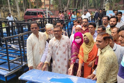 বাগাতিপাড়ায় স্কুলে ল্যাপটপ, বেঞ্চ বিতরণ