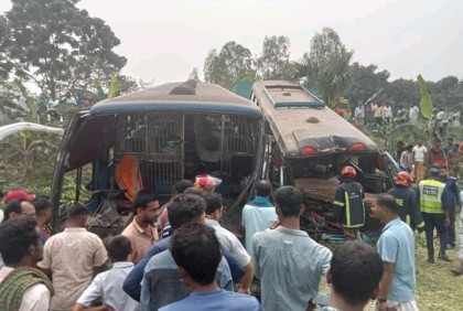 বড়াইগ্রামে দুই বাসের সংঘর্ষে নিহত ১