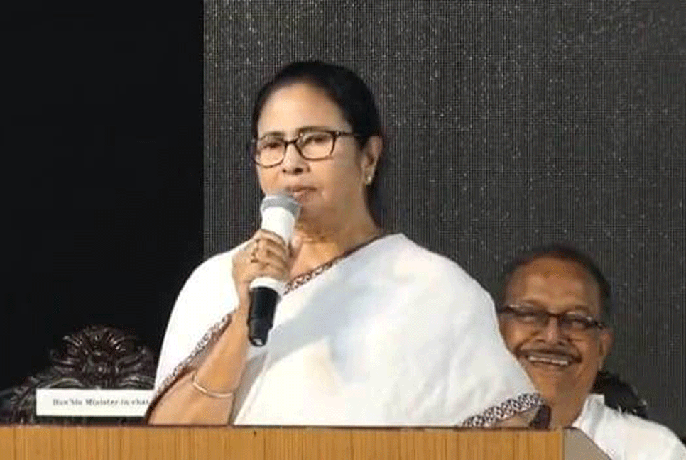 'অন্যায় করলে আমাকে চড় মারুন, কিন্তু চাকরি খাবেন না' 