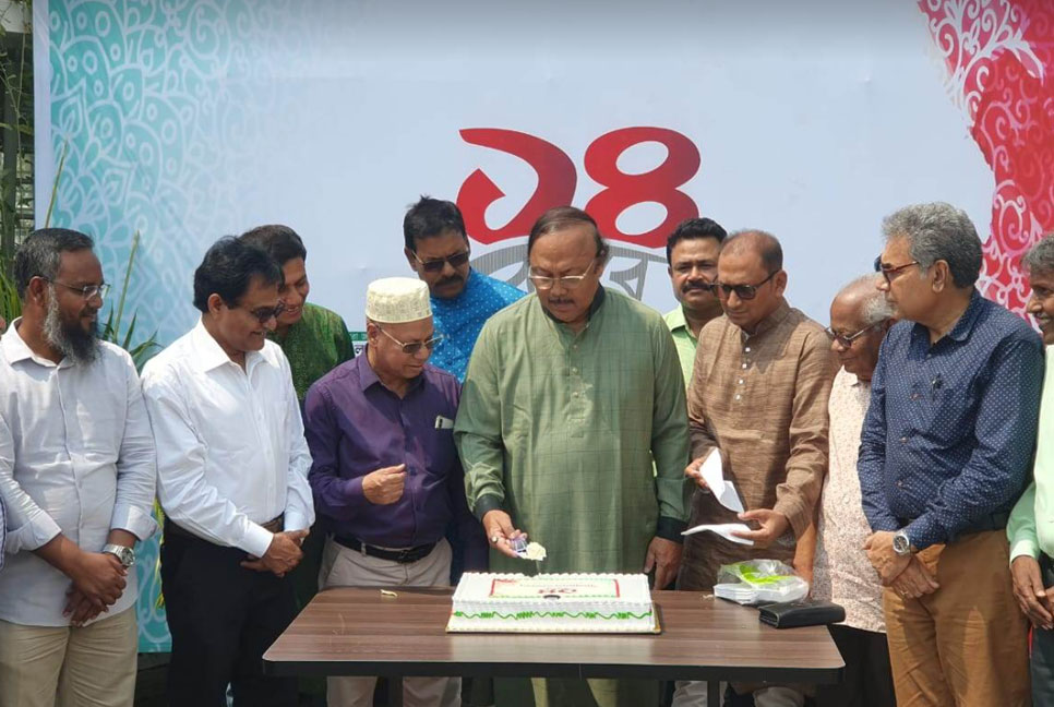 রাজশাহীতে আনন্দ-আড্ডায় বাংলাদেশ প্রতিদিনের জন্মদিন উদযাপন

