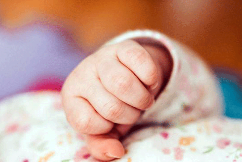 ময়লার স্তুপ থেকে জীবিত নবজাতক উদ্ধার 