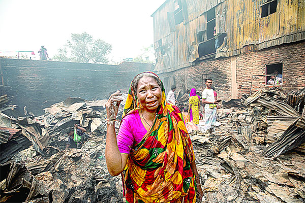 সব হারানোদের কান্না থামছে না