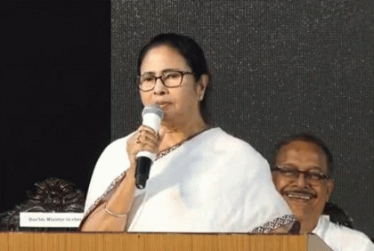 'অন্যায় করলে আমাকে চড় মারুন, কিন্তু চাকরি খাবেন না' 