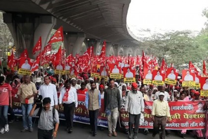 পিঁয়াজের দাম বৃদ্ধির দাবিতে ভারতে কৃষকদের ২০০ কিলোমিটার পদযাত্রা