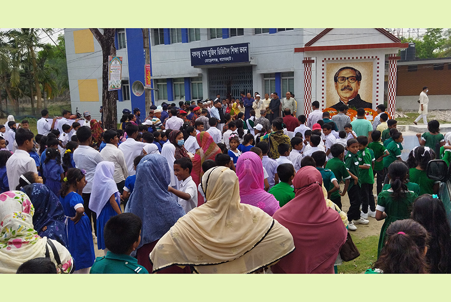 মোরেলগঞ্জে জাতির জনকের প্রতিকৃতিতে সর্বসাধারণের শ্রদ্ধা